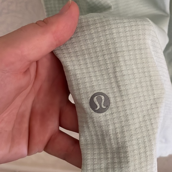 Lululemon Men's Shirt - Picture 4 of 9